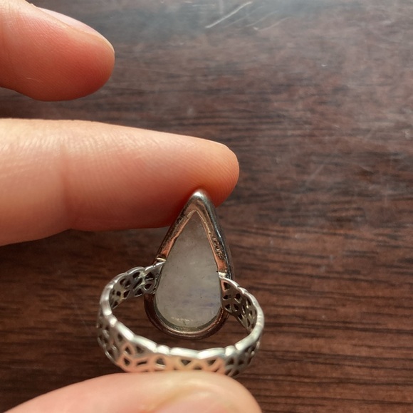 Teardrop bezel moonstone with Celtic knot band - Picture 4 of 4